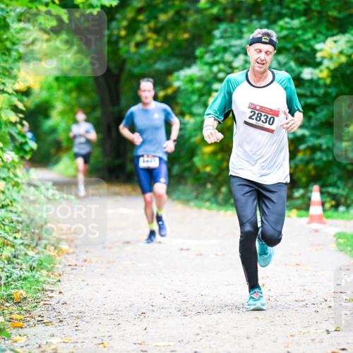 12.10.2025 - Bramfelder Halbmarathon 2025 Dr. Thomas Lammeyer http://msf.ph/oto/9351619 12.10.2025 10:39:48 Laufen 2830 meine-sportfotos.de