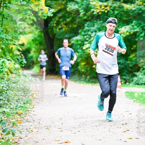 12.10.2025 - Bramfelder Halbmarathon 2025 Dr. Thomas Lammeyer http://msf.ph/oto/9351622 12.10.2025 10:39:48 Laufen 2830 meine-sportfotos.de