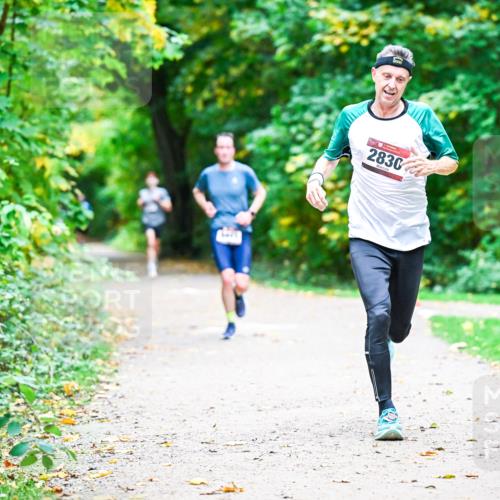 12.10.2025 - Bramfelder Halbmarathon 2025 Dr. Thomas Lammeyer http://msf.ph/oto/9351624 12.10.2025 10:39:49 Laufen 2830 meine-sportfotos.de