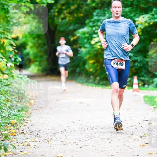 12.10.2025 - Bramfelder Halbmarathon 2025 Dr. Thomas Lammeyer http://msf.ph/oto/9351640 12.10.2025 10:39:52 Laufen 2449 meine-sportfotos.de