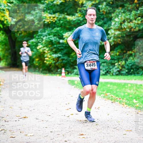 12.10.2025 - Bramfelder Halbmarathon 2025 Dr. Thomas Lammeyer http://msf.ph/oto/9351650 12.10.2025 10:39:53 Laufen 2449 meine-sportfotos.de