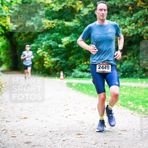 12.10.2025 - Bramfelder Halbmarathon 2025 Dr. Thomas Lammeyer http://msf.ph/oto/9351653 12.10.2025 10:39:53 Laufen 2449 meine-sportfotos.de