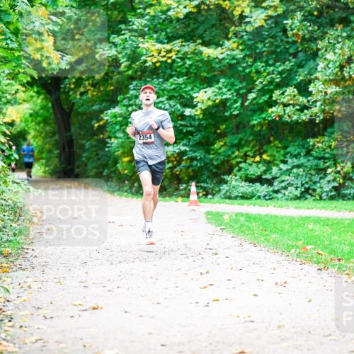 12.10.2025 - Bramfelder Halbmarathon 2025 Dr. Thomas Lammeyer http://msf.ph/oto/9351655 12.10.2025 10:39:55 Laufen 2354 meine-sportfotos.de