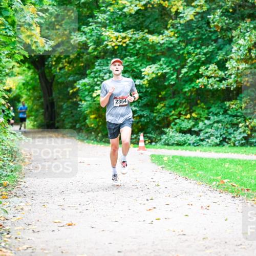 12.10.2025 - Bramfelder Halbmarathon 2025 Dr. Thomas Lammeyer http://msf.ph/oto/9351657 12.10.2025 10:39:55 Laufen 2354 meine-sportfotos.de