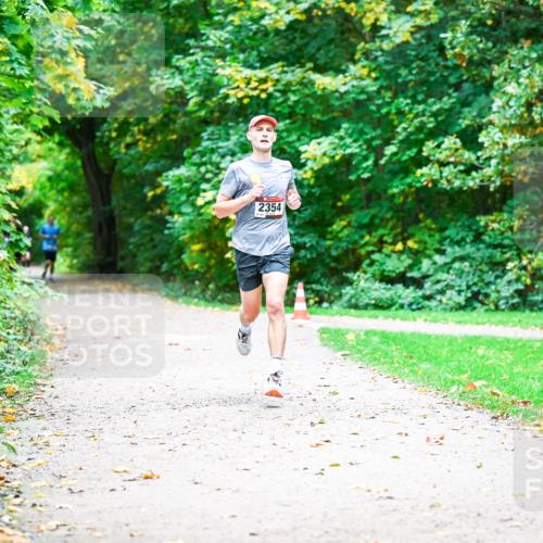 12.10.2025 - Bramfelder Halbmarathon 2025 Dr. Thomas Lammeyer http://msf.ph/oto/9351658 12.10.2025 10:39:55 Laufen 2354 meine-sportfotos.de