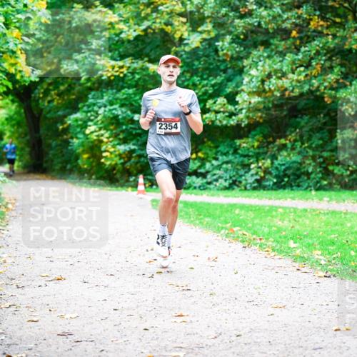 12.10.2025 - Bramfelder Halbmarathon 2025 Dr. Thomas Lammeyer http://msf.ph/oto/9351665 12.10.2025 10:39:56 Laufen 2354 meine-sportfotos.de
