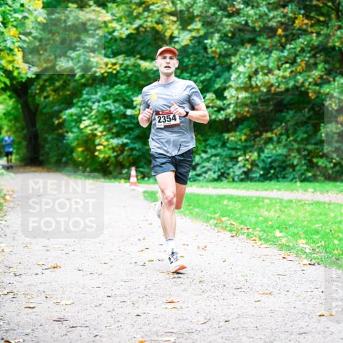12.10.2025 - Bramfelder Halbmarathon 2025 Dr. Thomas Lammeyer http://msf.ph/oto/9351666 12.10.2025 10:39:56 Laufen 2354 meine-sportfotos.de