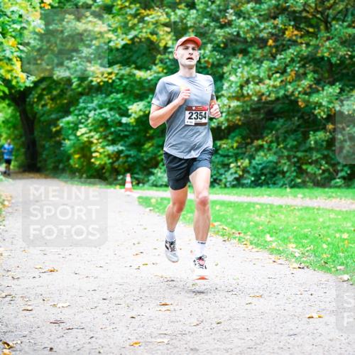 12.10.2025 - Bramfelder Halbmarathon 2025 Dr. Thomas Lammeyer http://msf.ph/oto/9351668 12.10.2025 10:39:57 Laufen 2354, 8, 103 meine-sportfotos.de