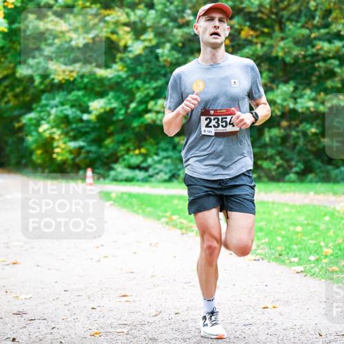 12.10.2025 - Bramfelder Halbmarathon 2025 Dr. Thomas Lammeyer http://msf.ph/oto/9351672 12.10.2025 10:39:57 Laufen 2354, 103 meine-sportfotos.de