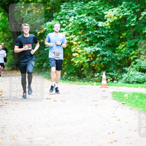 12.10.2025 - Bramfelder Halbmarathon 2025 Dr. Thomas Lammeyer http://msf.ph/oto/9351684 12.10.2025 10:40:06 Laufen 34, 2465 meine-sportfotos.de