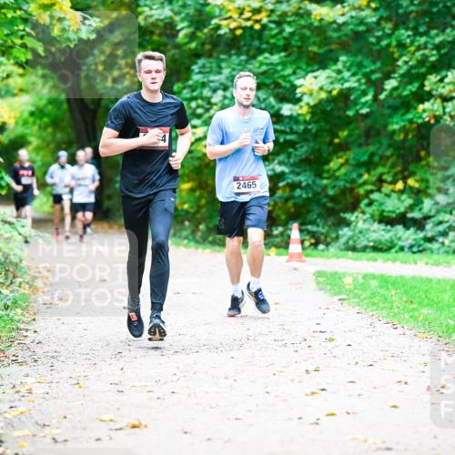 12.10.2025 - Bramfelder Halbmarathon 2025 Dr. Thomas Lammeyer http://msf.ph/oto/9351701 12.10.2025 10:40:08 Laufen 2465 meine-sportfotos.de