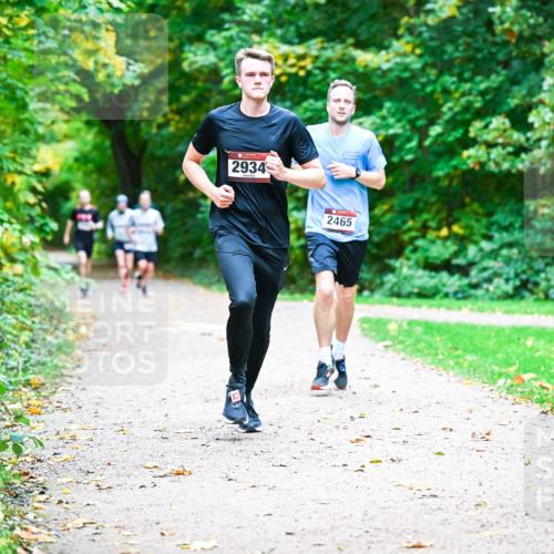 12.10.2025 - Bramfelder Halbmarathon 2025 Dr. Thomas Lammeyer http://msf.ph/oto/9351709 12.10.2025 10:40:09 Laufen 2934, 2465 meine-sportfotos.de