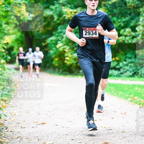 12.10.2025 - Bramfelder Halbmarathon 2025 Dr. Thomas Lammeyer http://msf.ph/oto/9351715 12.10.2025 10:40:10 Laufen 2934 meine-sportfotos.de