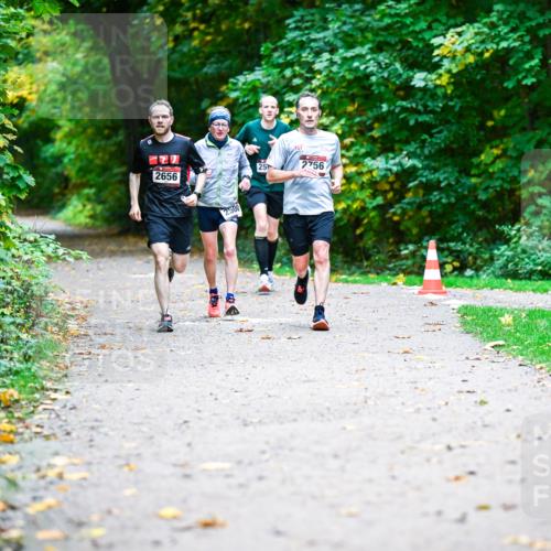 12.10.2025 - Bramfelder Halbmarathon 2025 Dr. Thomas Lammeyer http://msf.ph/oto/9351727 12.10.2025 10:40:13 Laufen 2656, 2500, 25, 361, 2756 meine-sportfotos.de