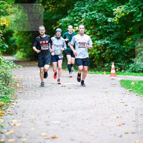 12.10.2025 - Bramfelder Halbmarathon 2025 Dr. Thomas Lammeyer http://msf.ph/oto/9351728 12.10.2025 10:40:13 Laufen 2656, 25, 361, 2756, 2500 meine-sportfotos.de