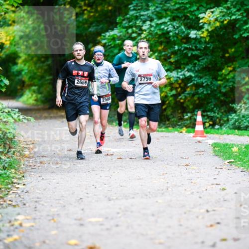 12.10.2025 - Bramfelder Halbmarathon 2025 Dr. Thomas Lammeyer http://msf.ph/oto/9351730 12.10.2025 10:40:13 Laufen 2656, 2500, 361, 2756 meine-sportfotos.de