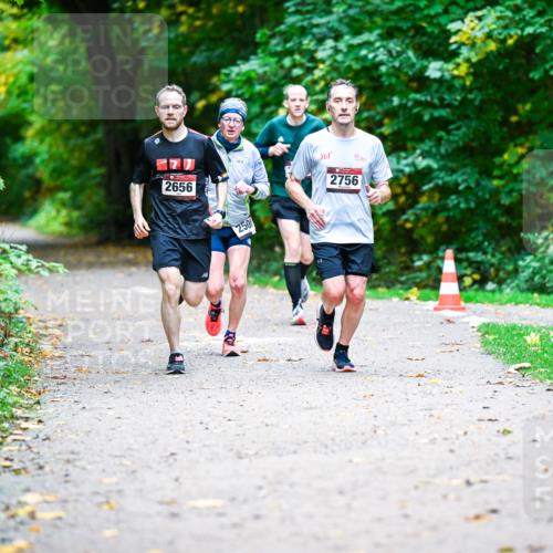 12.10.2025 - Bramfelder Halbmarathon 2025 Dr. Thomas Lammeyer http://msf.ph/oto/9351733 12.10.2025 10:40:14 Laufen 2656, 2500, 361, 2756 meine-sportfotos.de