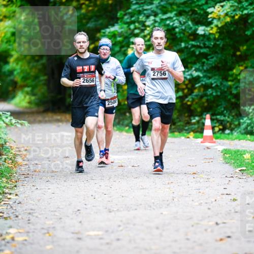 12.10.2025 - Bramfelder Halbmarathon 2025 Dr. Thomas Lammeyer http://msf.ph/oto/9351734 12.10.2025 10:40:14 Laufen 2656, 2500, 60, 361, 2756 meine-sportfotos.de