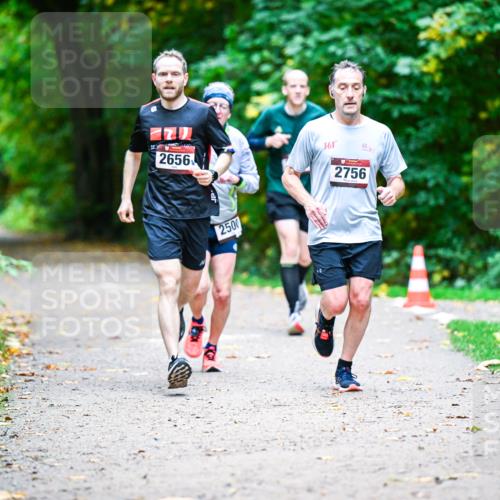 12.10.2025 - Bramfelder Halbmarathon 2025 Dr. Thomas Lammeyer http://msf.ph/oto/9351738 12.10.2025 10:40:14 Laufen 170, 2656, 2500, 361, 2756 meine-sportfotos.de
