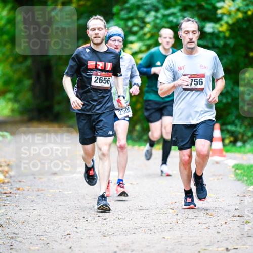 12.10.2025 - Bramfelder Halbmarathon 2025 Dr. Thomas Lammeyer http://msf.ph/oto/9351741 12.10.2025 10:40:15 Laufen 2656, 361, 756, 2500 meine-sportfotos.de