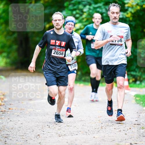 12.10.2025 - Bramfelder Halbmarathon 2025 Dr. Thomas Lammeyer http://msf.ph/oto/9351742 12.10.2025 10:40:15 Laufen 2656, 2500, 361, 45, 2756 meine-sportfotos.de
