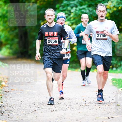 12.10.2025 - Bramfelder Halbmarathon 2025 Dr. Thomas Lammeyer http://msf.ph/oto/9351744 12.10.2025 10:40:15 Laufen 2656, 500, 361, 455, 2756 meine-sportfotos.de