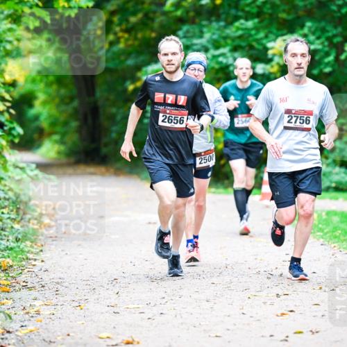 12.10.2025 - Bramfelder Halbmarathon 2025 Dr. Thomas Lammeyer http://msf.ph/oto/9351748 12.10.2025 10:40:16 Laufen 2656, 2560, 361, 2756, 2500 meine-sportfotos.de