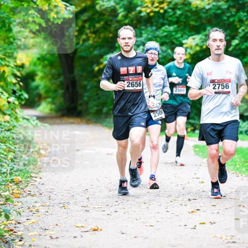 12.10.2025 - Bramfelder Halbmarathon 2025 Dr. Thomas Lammeyer http://msf.ph/oto/9351751 12.10.2025 10:40:16 Laufen 2656, 2560, 361, 2756, 2500 meine-sportfotos.de