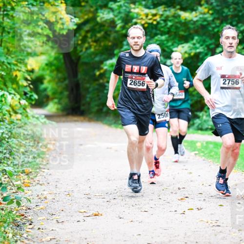 12.10.2025 - Bramfelder Halbmarathon 2025 Dr. Thomas Lammeyer http://msf.ph/oto/9351754 12.10.2025 10:40:16 Laufen 2656, 2500, 361, 2756 meine-sportfotos.de