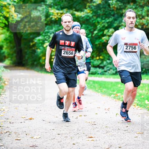 12.10.2025 - Bramfelder Halbmarathon 2025 Dr. Thomas Lammeyer http://msf.ph/oto/9351759 12.10.2025 10:40:17 Laufen 2656, 2500, 361, 2756 meine-sportfotos.de