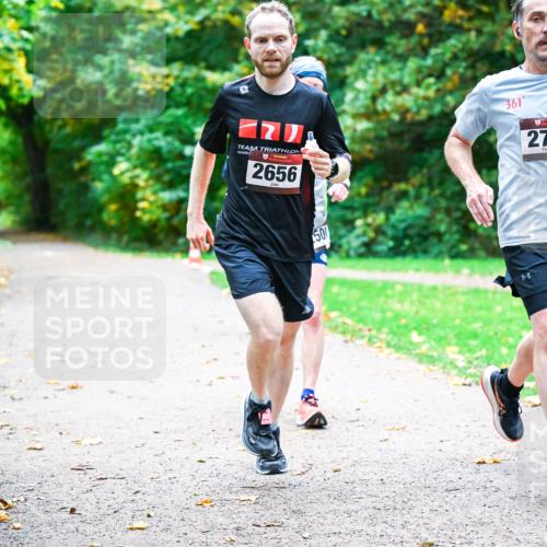 12.10.2025 - Bramfelder Halbmarathon 2025 Dr. Thomas Lammeyer http://msf.ph/oto/9351765 12.10.2025 10:40:18 Laufen 2656, 500, 361, 2756 meine-sportfotos.de