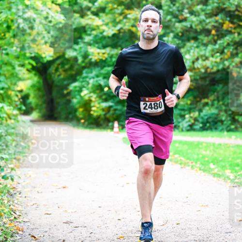 12.10.2025 - Bramfelder Halbmarathon 2025 Dr. Thomas Lammeyer http://msf.ph/oto/9351793 12.10.2025 10:40:31 Laufen 2480 meine-sportfotos.de