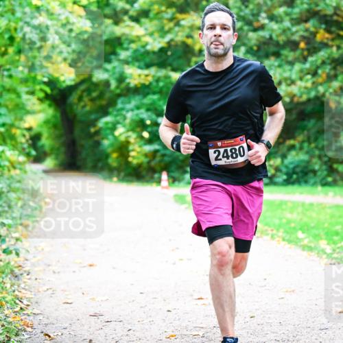 12.10.2025 - Bramfelder Halbmarathon 2025 Dr. Thomas Lammeyer http://msf.ph/oto/9351794 12.10.2025 10:40:31 Laufen 2480 meine-sportfotos.de