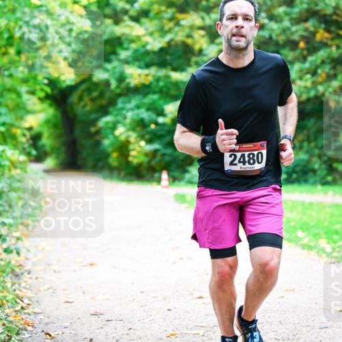 12.10.2025 - Bramfelder Halbmarathon 2025 Dr. Thomas Lammeyer http://msf.ph/oto/9351795 12.10.2025 10:40:32 Laufen 34, 2480 meine-sportfotos.de