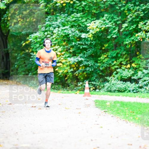 12.10.2025 - Bramfelder Halbmarathon 2025 Dr. Thomas Lammeyer http://msf.ph/oto/9351804 12.10.2025 10:40:45 Laufen 584 meine-sportfotos.de