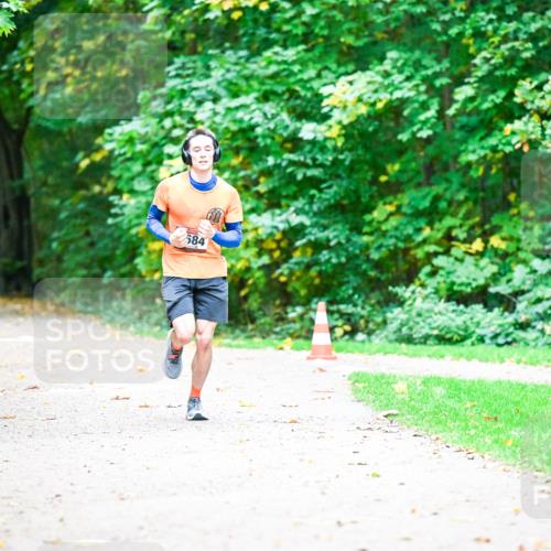 12.10.2025 - Bramfelder Halbmarathon 2025 Dr. Thomas Lammeyer http://msf.ph/oto/9351810 12.10.2025 10:40:46 Laufen 8 meine-sportfotos.de