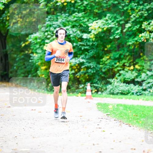 12.10.2025 - Bramfelder Halbmarathon 2025 Dr. Thomas Lammeyer http://msf.ph/oto/9351814 12.10.2025 10:40:46 Laufen 2684 meine-sportfotos.de
