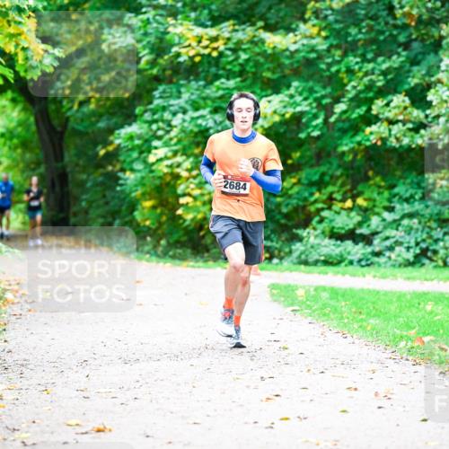 12.10.2025 - Bramfelder Halbmarathon 2025 Dr. Thomas Lammeyer http://msf.ph/oto/9351822 12.10.2025 10:40:47 Laufen 2684 meine-sportfotos.de