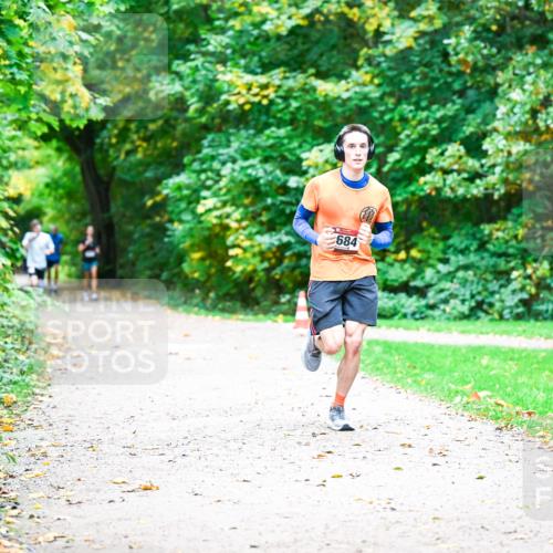 12.10.2025 - Bramfelder Halbmarathon 2025 Dr. Thomas Lammeyer http://msf.ph/oto/9351827 12.10.2025 10:40:48 Laufen 684 meine-sportfotos.de