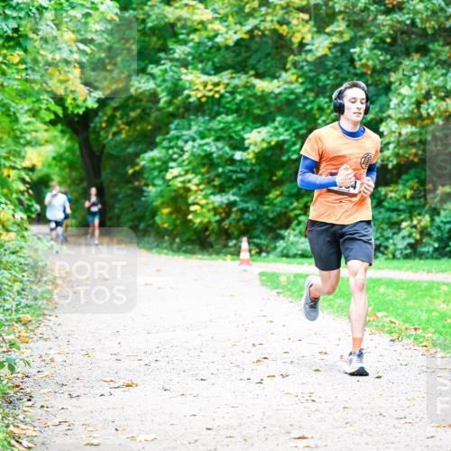 12.10.2025 - Bramfelder Halbmarathon 2025 Dr. Thomas Lammeyer http://msf.ph/oto/9351832 12.10.2025 10:40:49 Laufen  meine-sportfotos.de