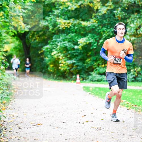 12.10.2025 - Bramfelder Halbmarathon 2025 Dr. Thomas Lammeyer http://msf.ph/oto/9351833 12.10.2025 10:40:49 Laufen 584 meine-sportfotos.de