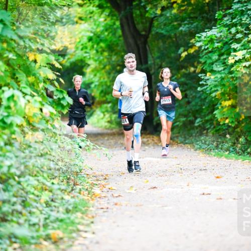12.10.2025 - Bramfelder Halbmarathon 2025 Dr. Thomas Lammeyer http://msf.ph/oto/9351834 12.10.2025 10:40:52 Laufen 2915 meine-sportfotos.de