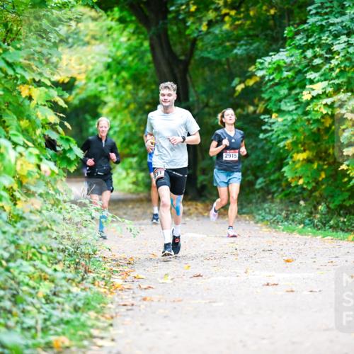 12.10.2025 - Bramfelder Halbmarathon 2025 Dr. Thomas Lammeyer http://msf.ph/oto/9351837 12.10.2025 10:40:52 Laufen 2915 meine-sportfotos.de