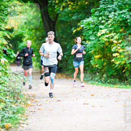12.10.2025 - Bramfelder Halbmarathon 2025 Dr. Thomas Lammeyer http://msf.ph/oto/9351841 12.10.2025 10:40:53 Laufen 2831, 2915 meine-sportfotos.de