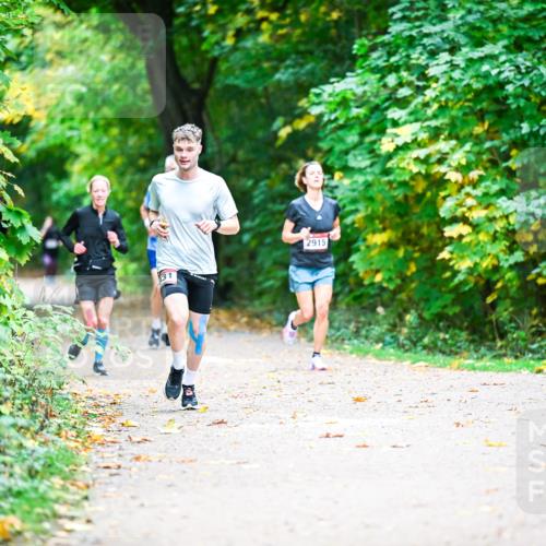12.10.2025 - Bramfelder Halbmarathon 2025 Dr. Thomas Lammeyer http://msf.ph/oto/9351842 12.10.2025 10:40:53 Laufen 31, 2915 meine-sportfotos.de