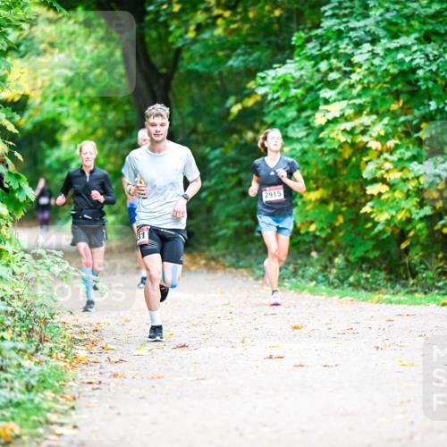 12.10.2025 - Bramfelder Halbmarathon 2025 Dr. Thomas Lammeyer http://msf.ph/oto/9351844 12.10.2025 10:40:53 Laufen 2915 meine-sportfotos.de