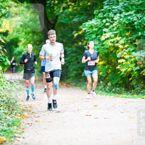 12.10.2025 - Bramfelder Halbmarathon 2025 Dr. Thomas Lammeyer http://msf.ph/oto/9351845 12.10.2025 10:40:53 Laufen 2831, 2915 meine-sportfotos.de