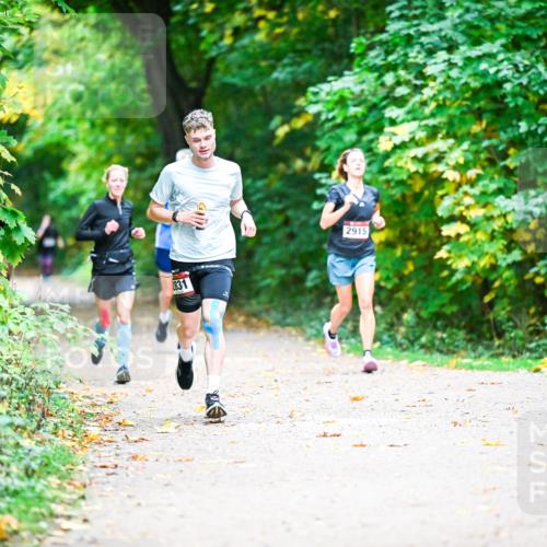 12.10.2025 - Bramfelder Halbmarathon 2025 Dr. Thomas Lammeyer http://msf.ph/oto/9351846 12.10.2025 10:40:53 Laufen 2831, 2915 meine-sportfotos.de