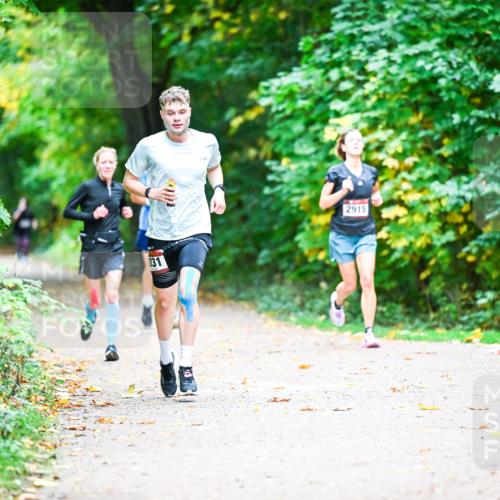 12.10.2025 - Bramfelder Halbmarathon 2025 Dr. Thomas Lammeyer http://msf.ph/oto/9351851 12.10.2025 10:40:54 Laufen 831, 2915 meine-sportfotos.de