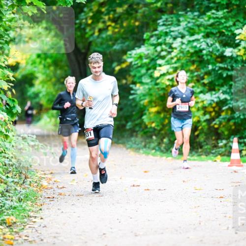 12.10.2025 - Bramfelder Halbmarathon 2025 Dr. Thomas Lammeyer http://msf.ph/oto/9351856 12.10.2025 10:40:55 Laufen 831, 2915 meine-sportfotos.de